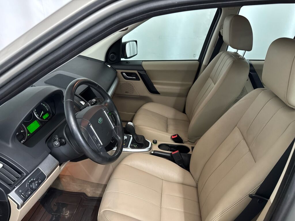 Land Rover Freelander 2012 Ruskea (beige)
