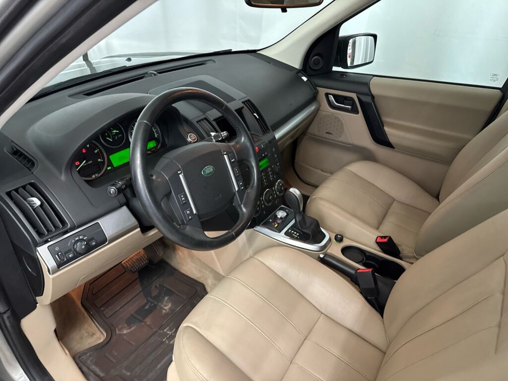 Land Rover Freelander 2012 Ruskea (beige)