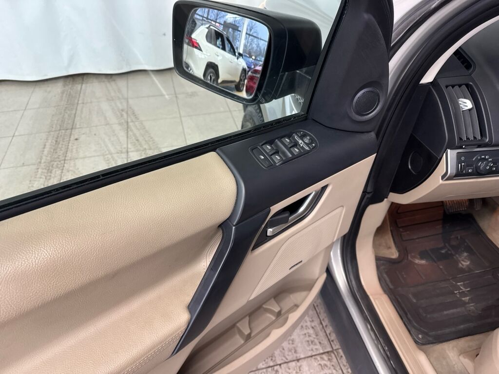 Land Rover Freelander 2012 Ruskea (beige)