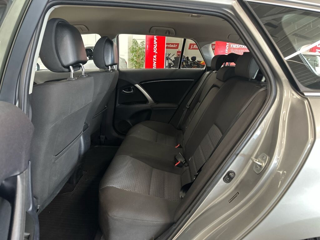 Toyota Avensis 2012 Harmaa