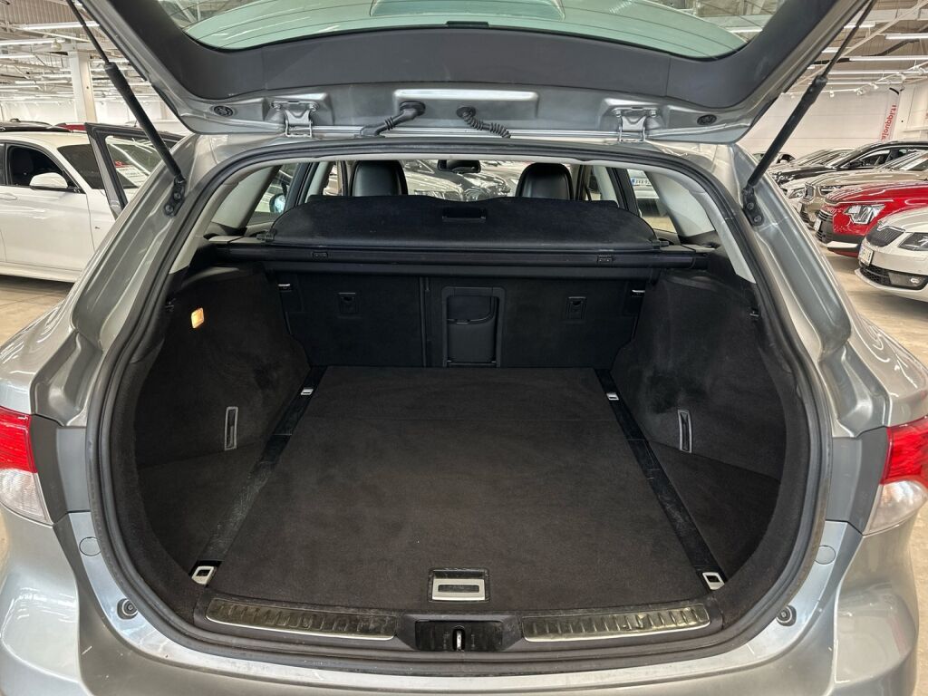 Toyota Avensis 2012 Harmaa