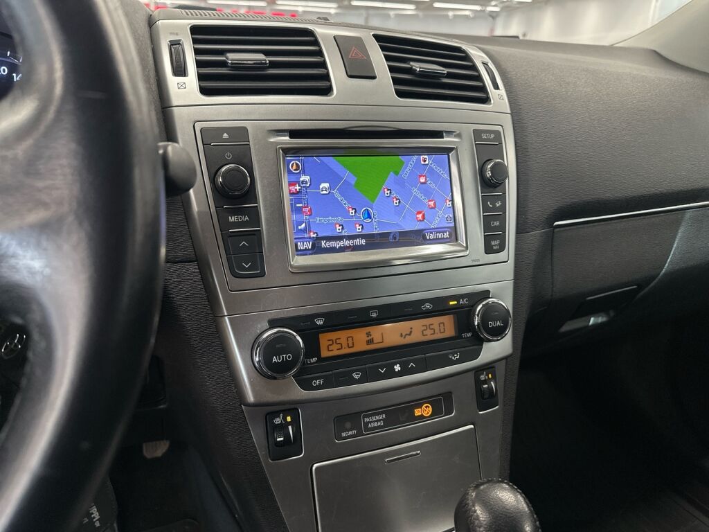 Toyota Avensis 2012 Harmaa