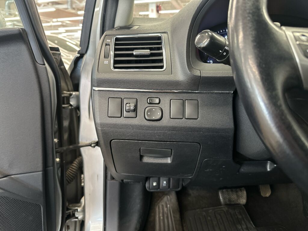 Toyota Avensis 2012 Harmaa