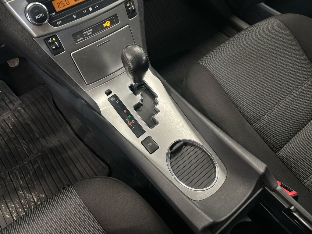 Toyota Avensis 2012 Harmaa