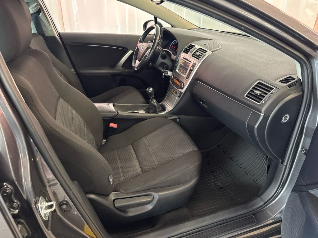 Toyota Avensis 2012 Harmaa