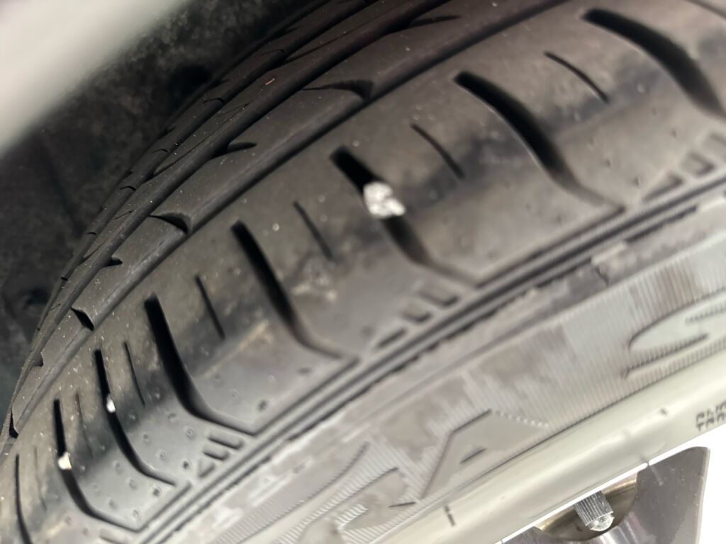 Toyota Avensis 2012 Harmaa