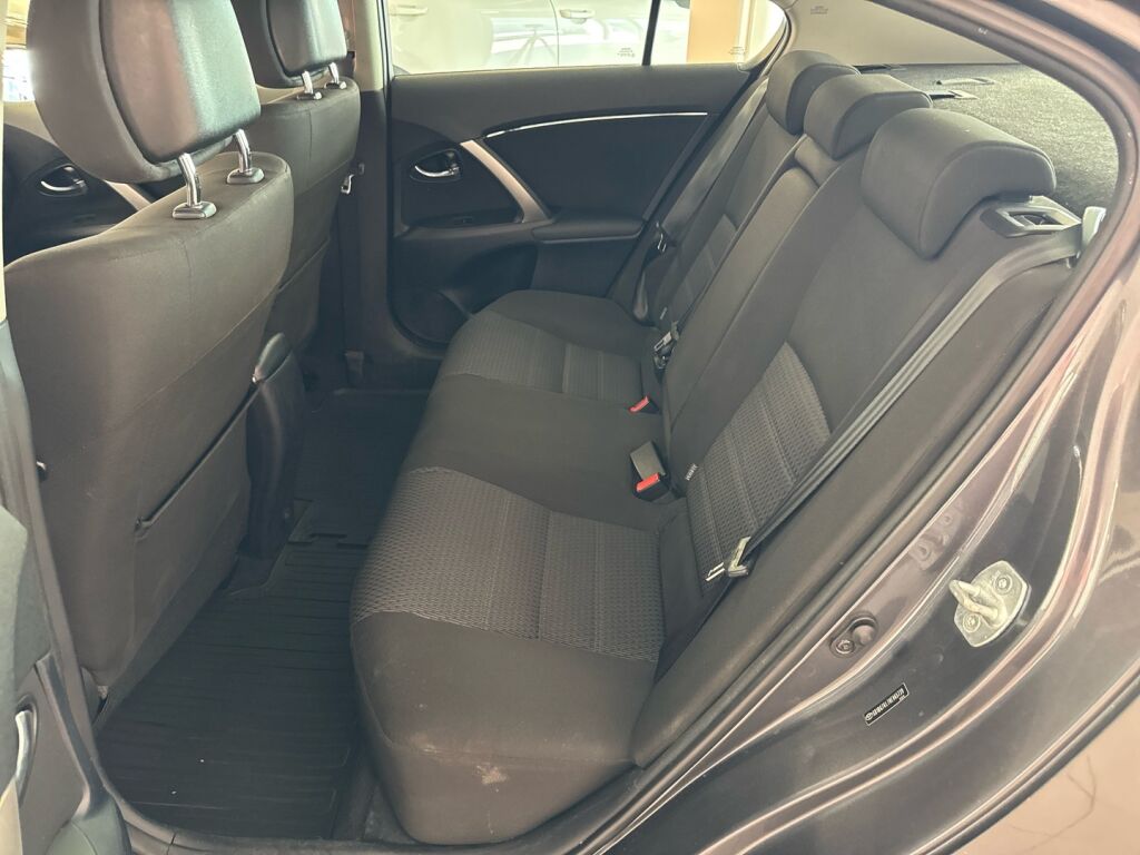 Toyota Avensis 2012 Harmaa