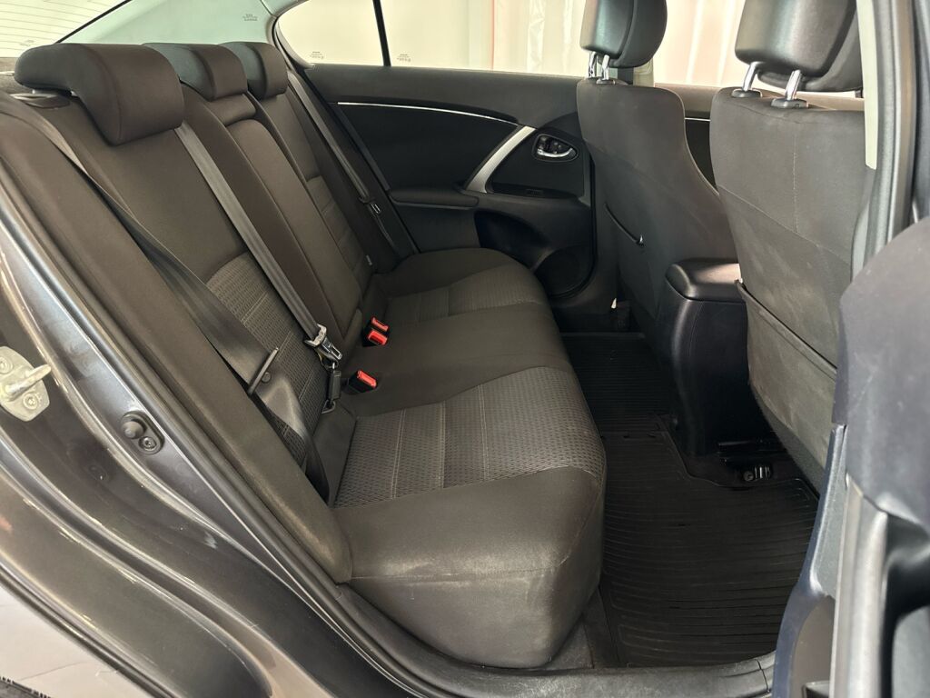 Toyota Avensis 2012 Harmaa