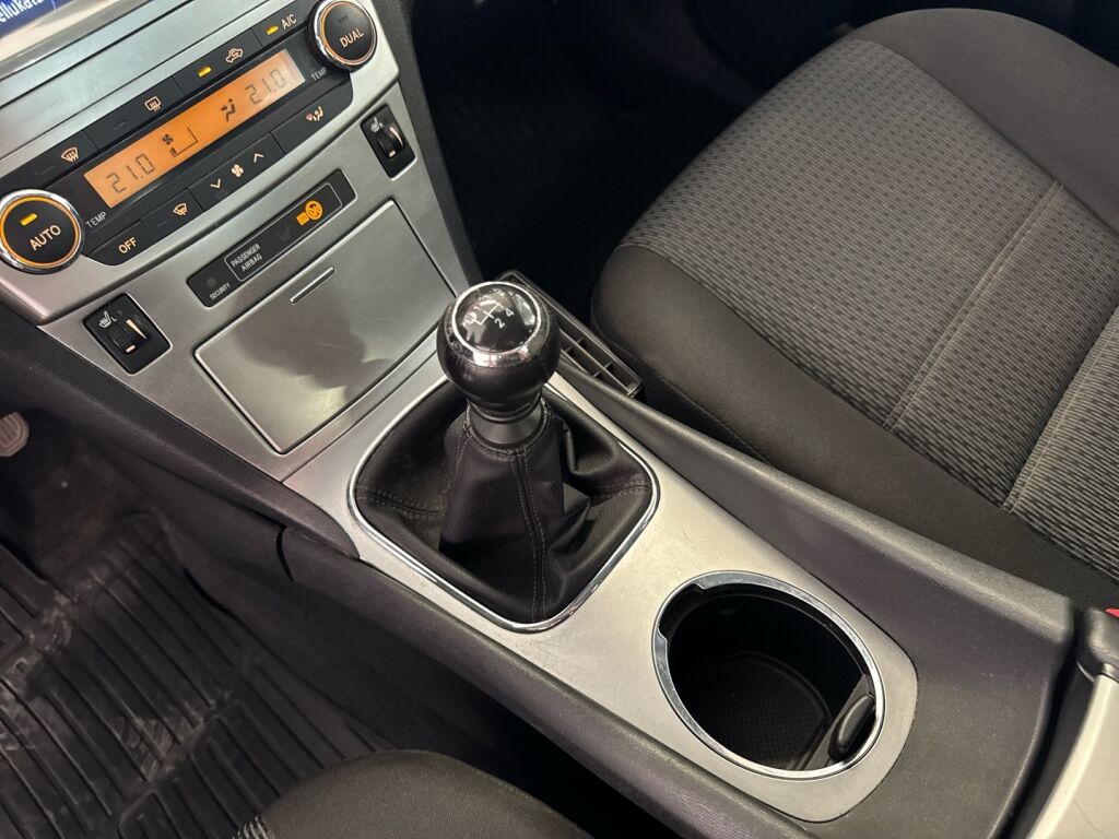 Toyota Avensis 2012 Harmaa