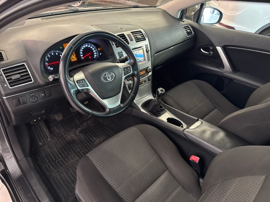 Toyota Avensis 2012 Harmaa