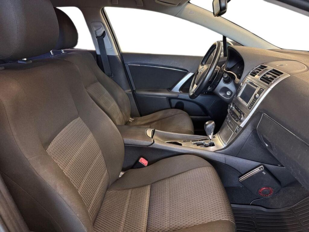 Toyota Avensis 2012 Harmaa