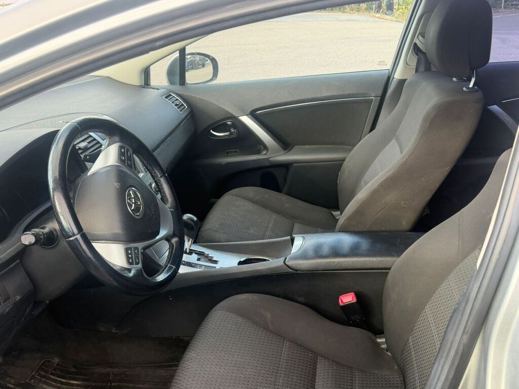 Toyota Avensis 2012 Harmaa