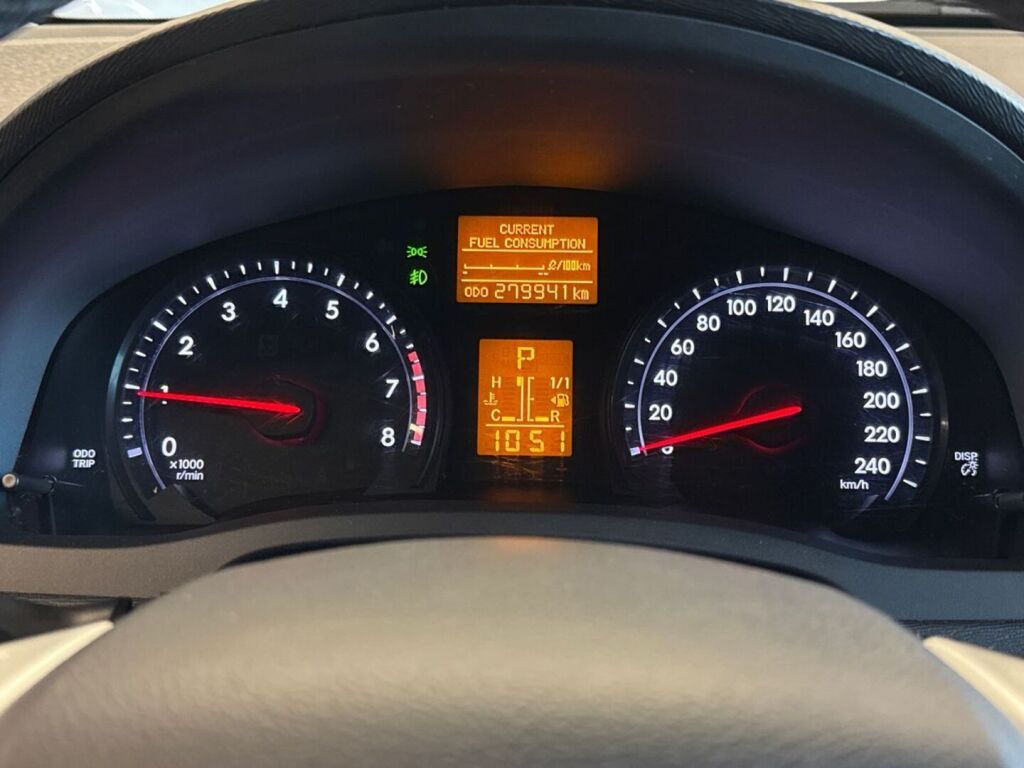 Toyota Avensis 2012 Harmaa