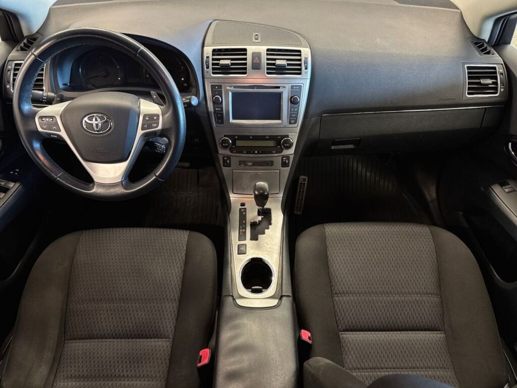 Toyota Avensis 2012 Harmaa