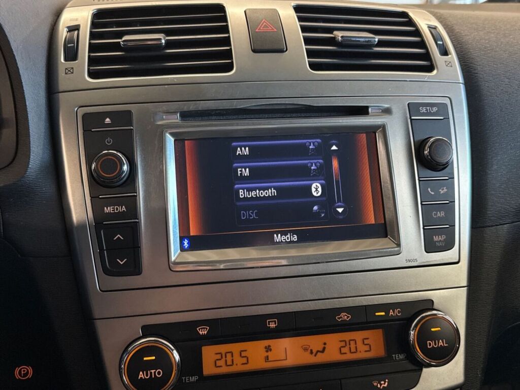 Toyota Avensis 2012 Harmaa