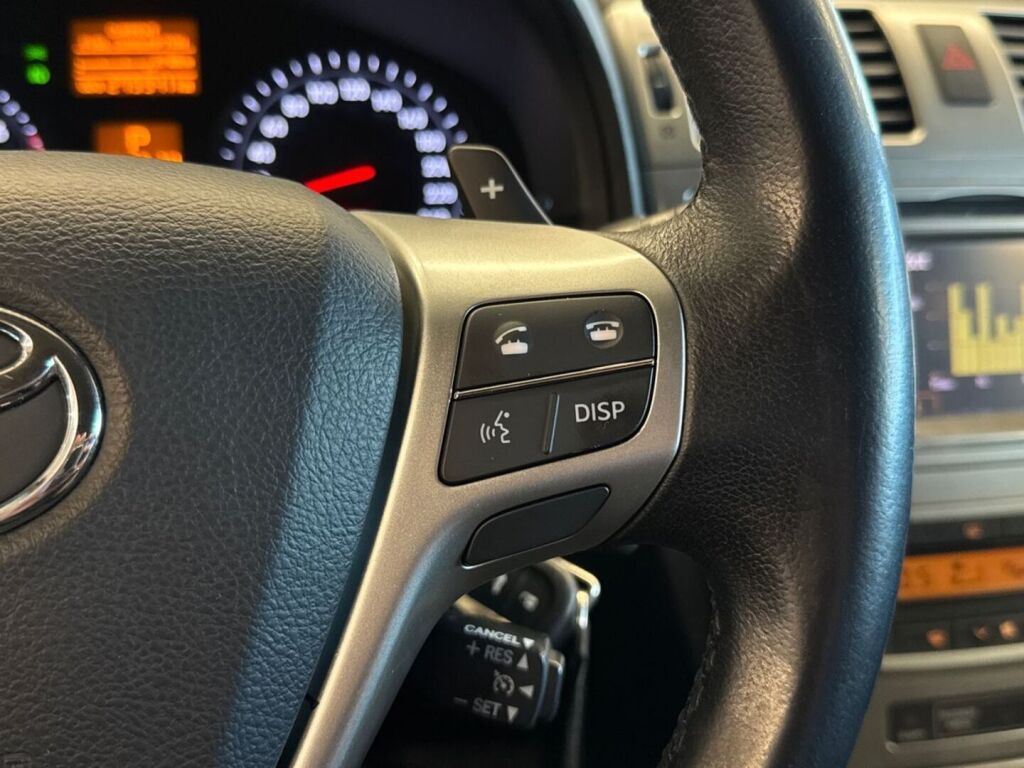 Toyota Avensis 2012 Harmaa