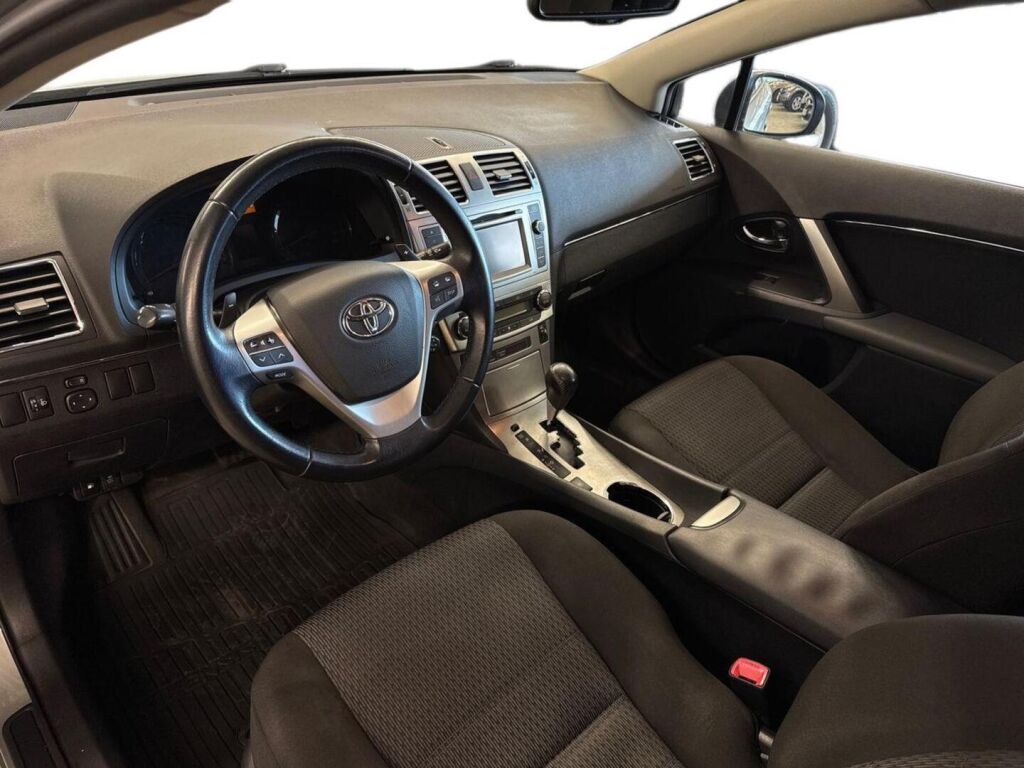 Toyota Avensis 2012 Harmaa
