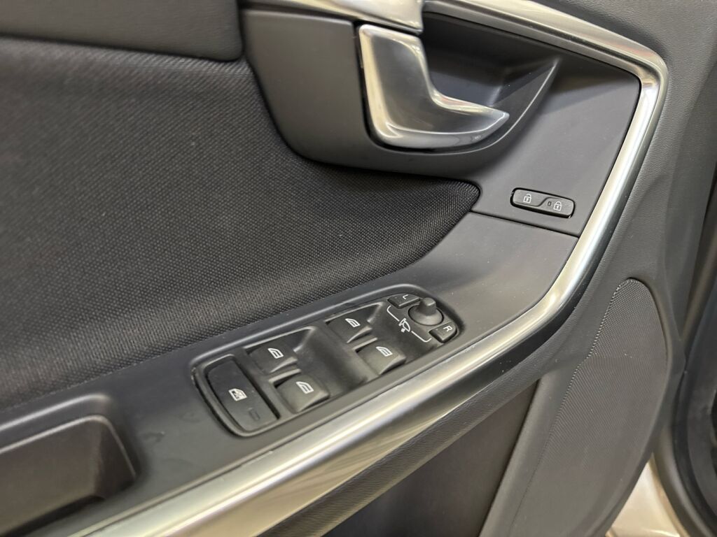 Volvo V60 2012 Ruskea (beige)