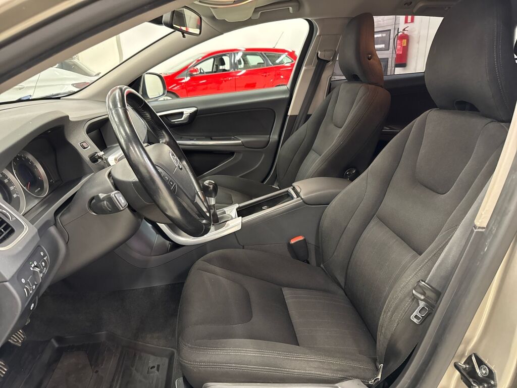 Volvo V60 2012 Ruskea (beige)