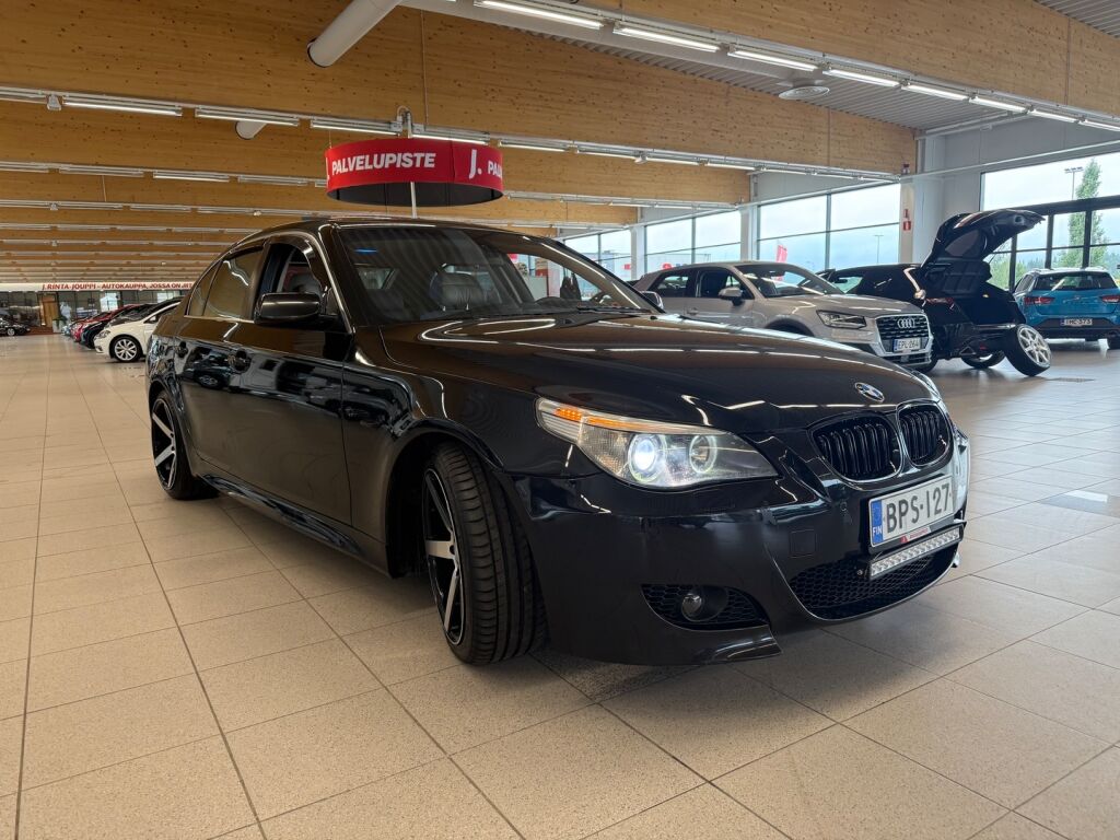 BMW 530 2003 Musta