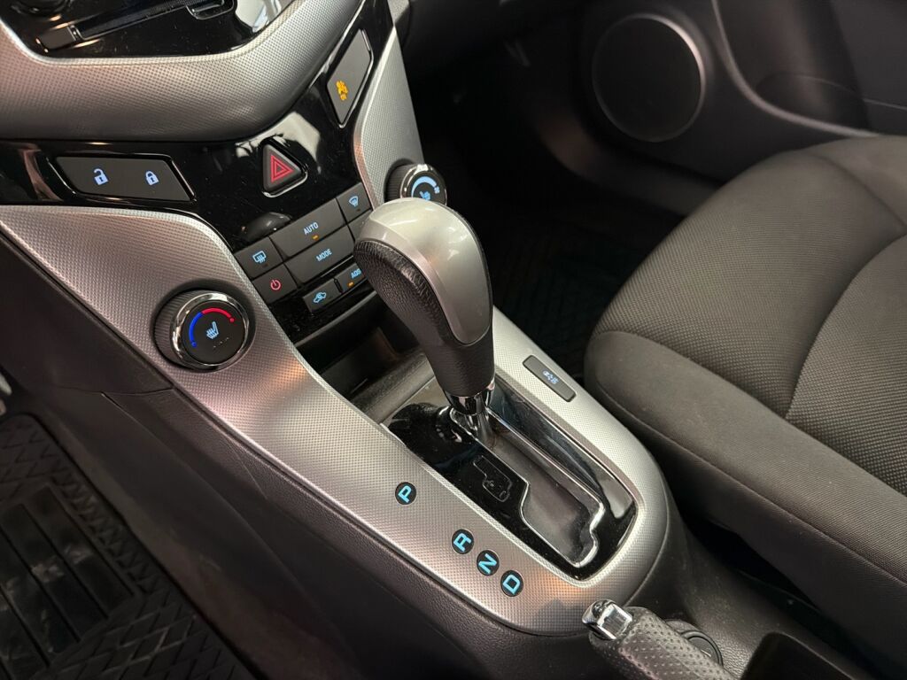 Chevrolet Cruze 2012 Musta