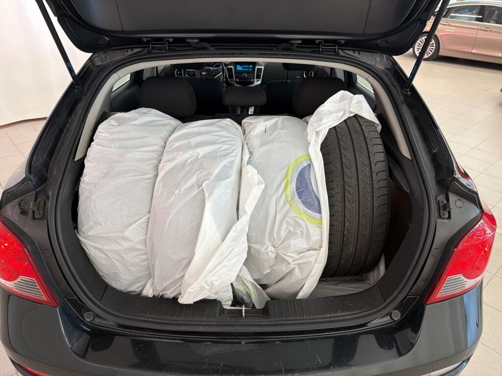 Chevrolet Cruze 2012 Musta