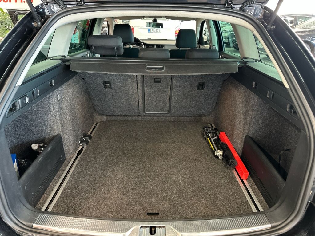 Skoda Superb 2012 Musta