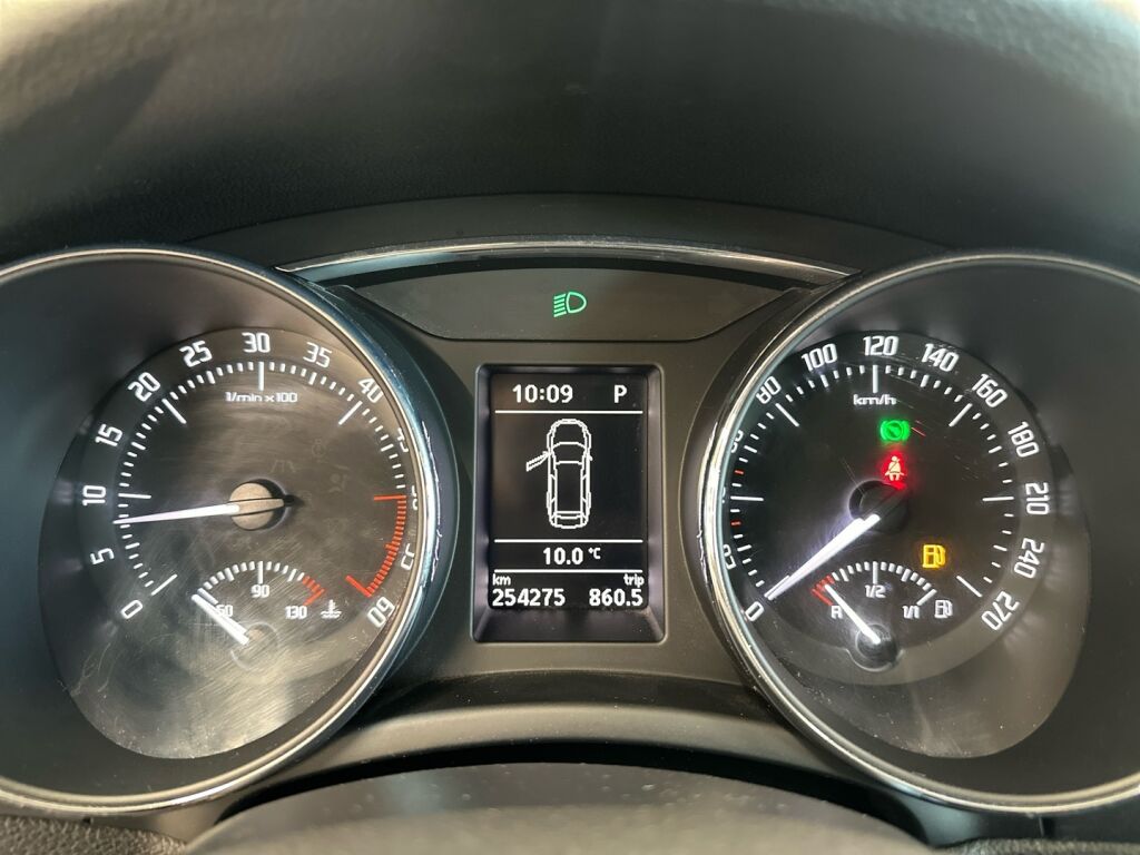 Skoda Superb 2012 Musta