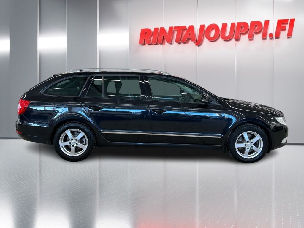 Skoda Superb 2012 Musta