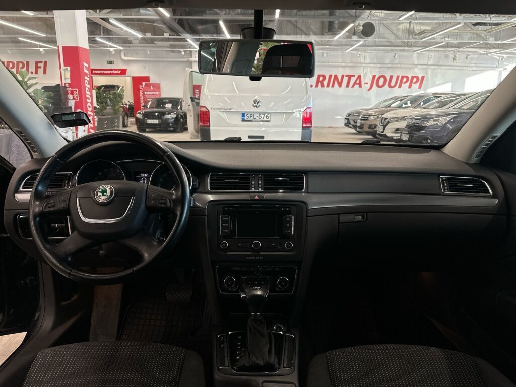 Skoda Superb 2012 Musta