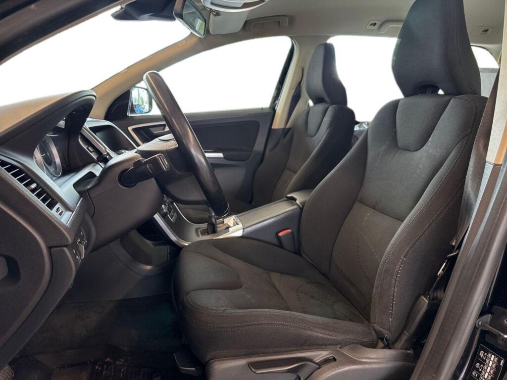 Volvo XC60 2012 Musta