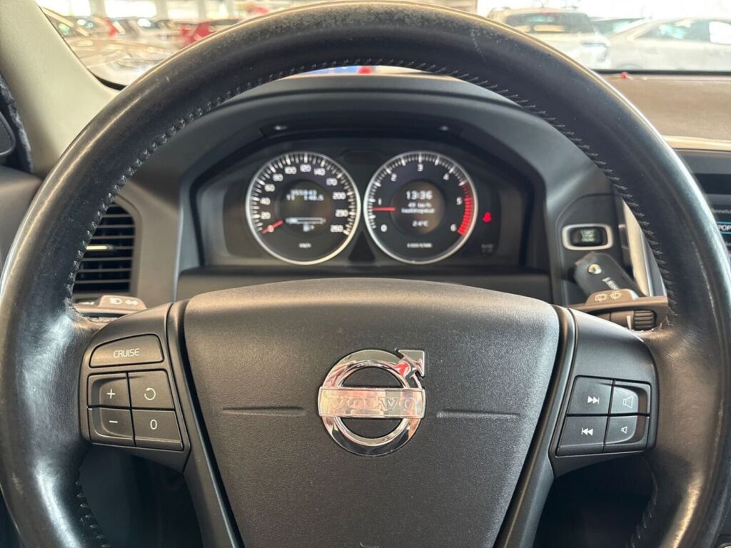Volvo XC60 2012 Musta