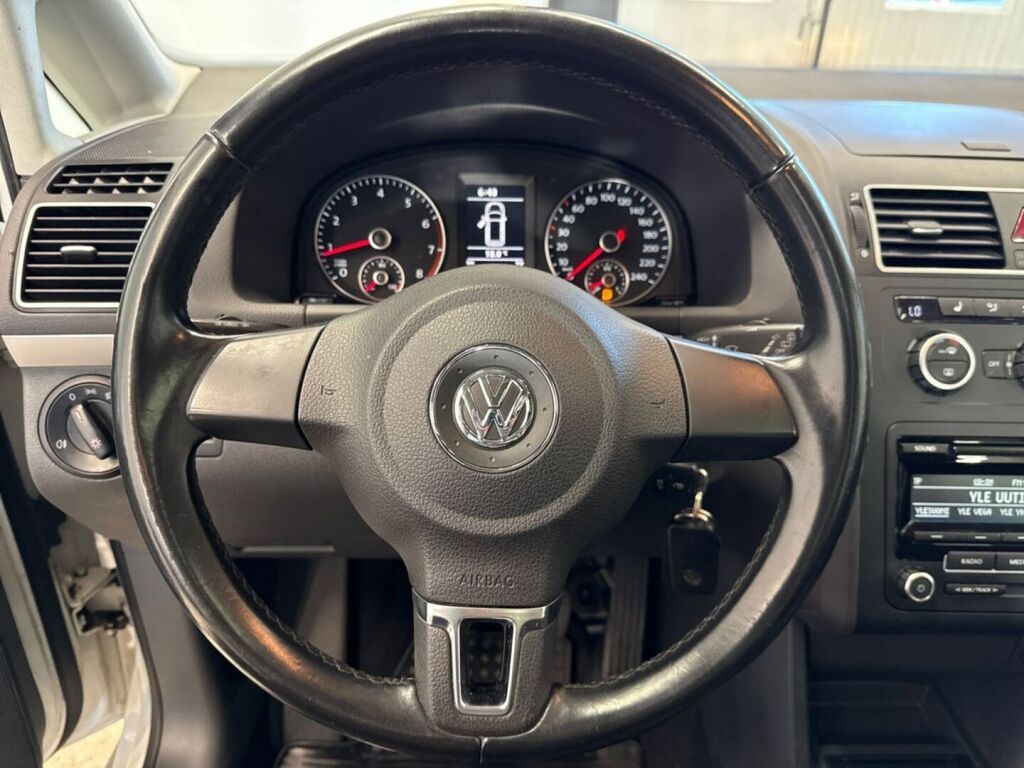 Volkswagen Touran 2012 Valkoinen