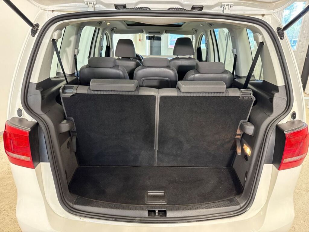 Volkswagen Touran 2012 Valkoinen