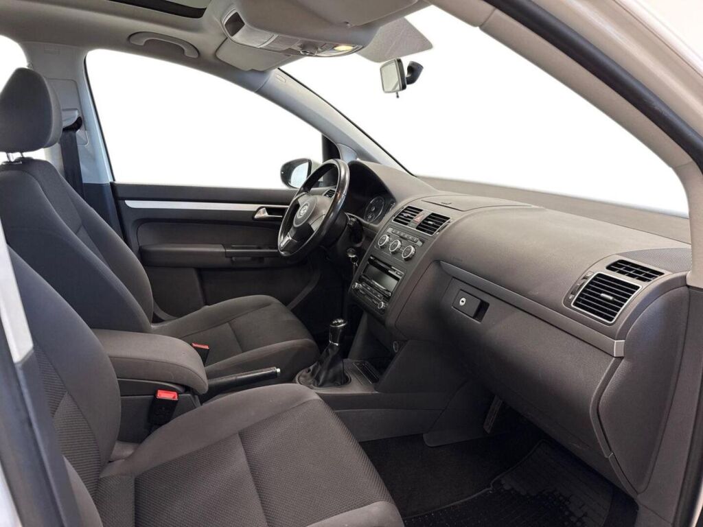 Volkswagen Touran 2012 Valkoinen