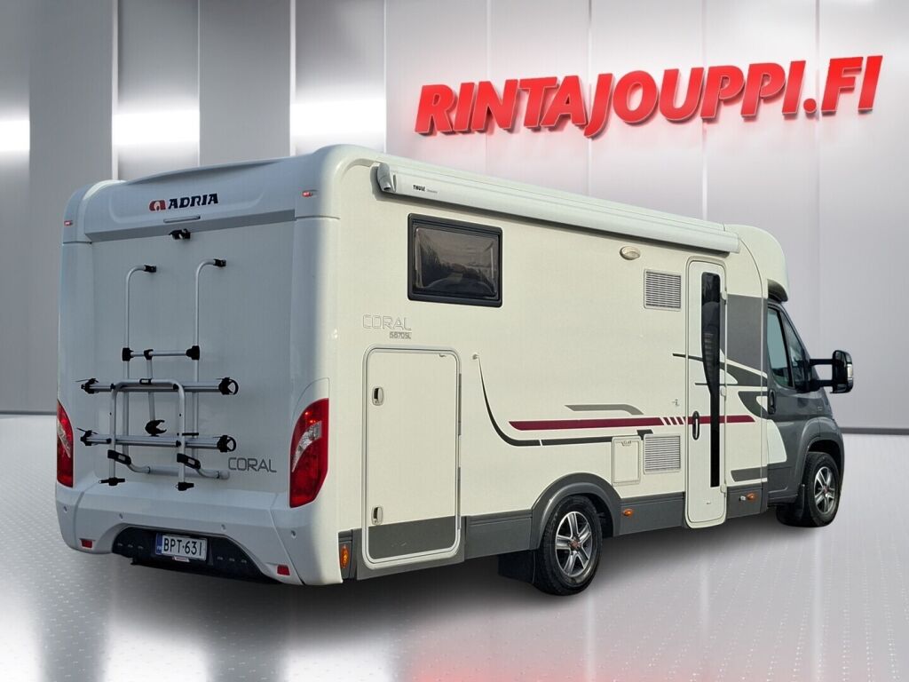 Adria Coral Plus 670 SL 2012 Valkoinen