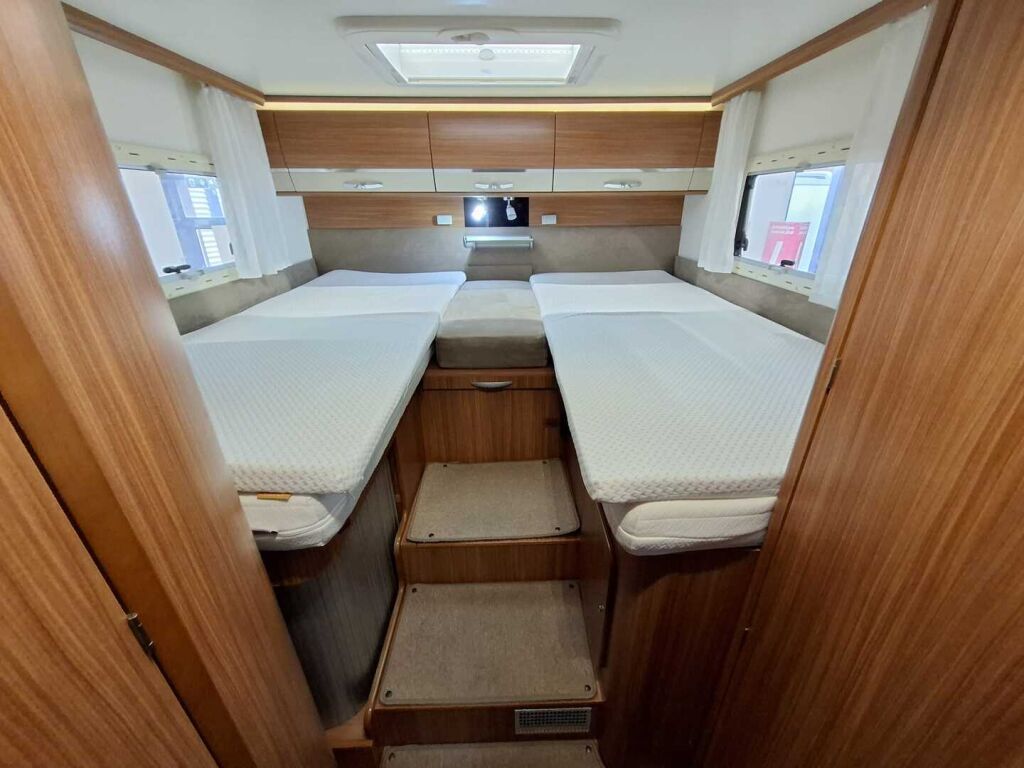 Adria Coral Plus 670 SL 2012 Valkoinen