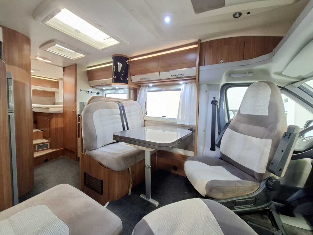 Adria Coral Plus 670 SL 2012 Valkoinen