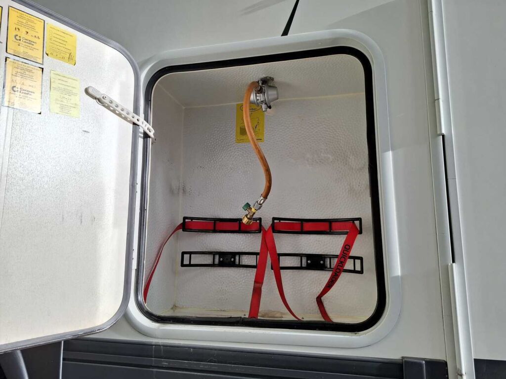 Adria Coral Plus 670 SL 2012 Valkoinen