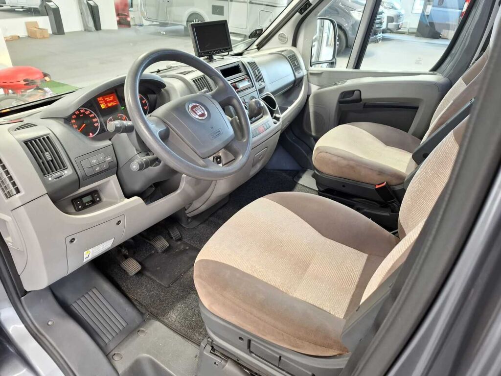 Adria Coral Plus 670 SL 2012 Valkoinen