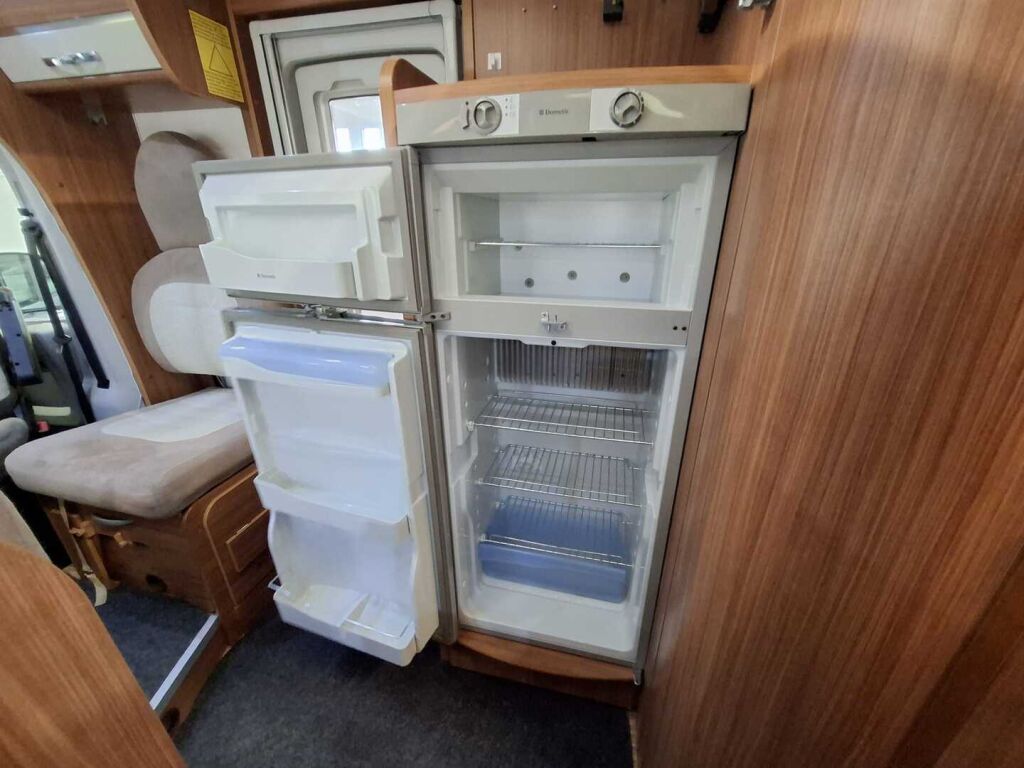 Adria Coral Plus 670 SL 2012 Valkoinen