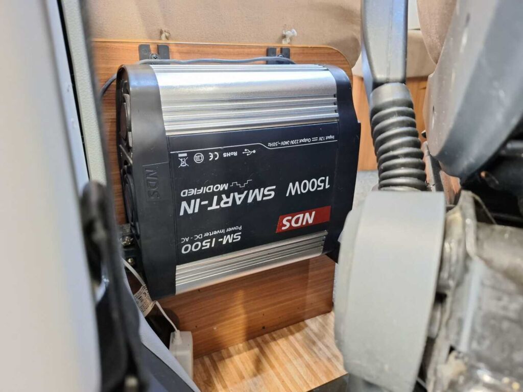 Adria Coral Plus 670 SL 2012 Valkoinen