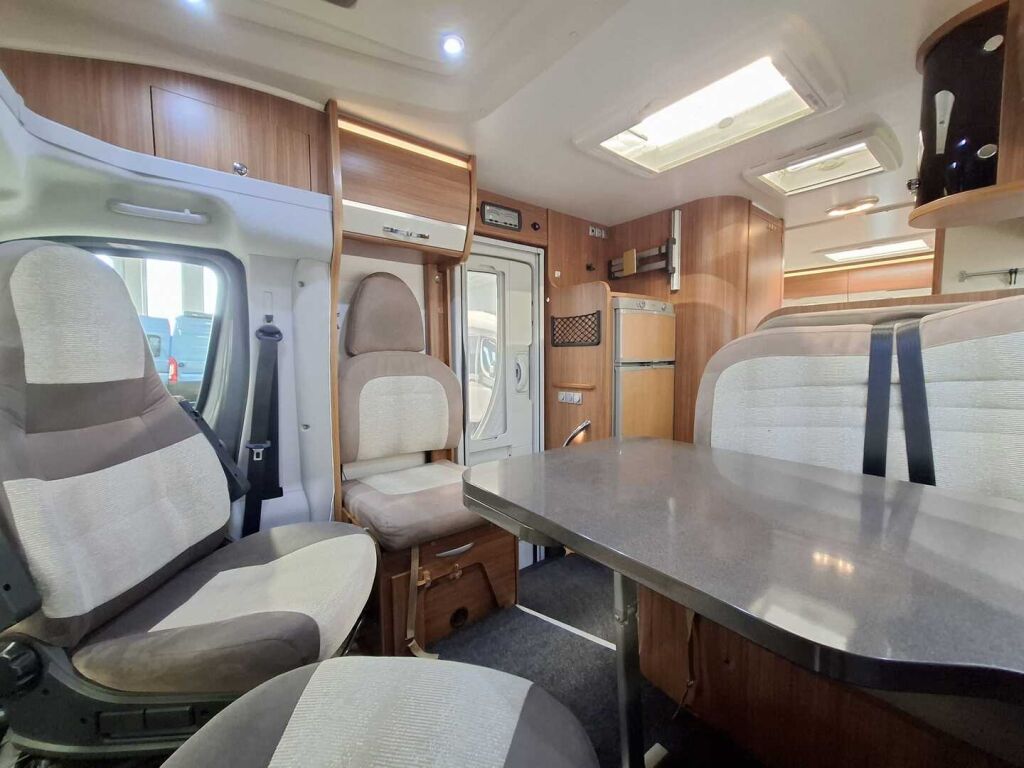 Adria Coral Plus 670 SL 2012 Valkoinen