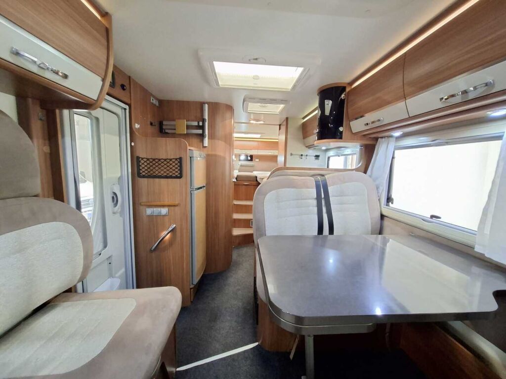 Adria Coral Plus 670 SL 2012 Valkoinen