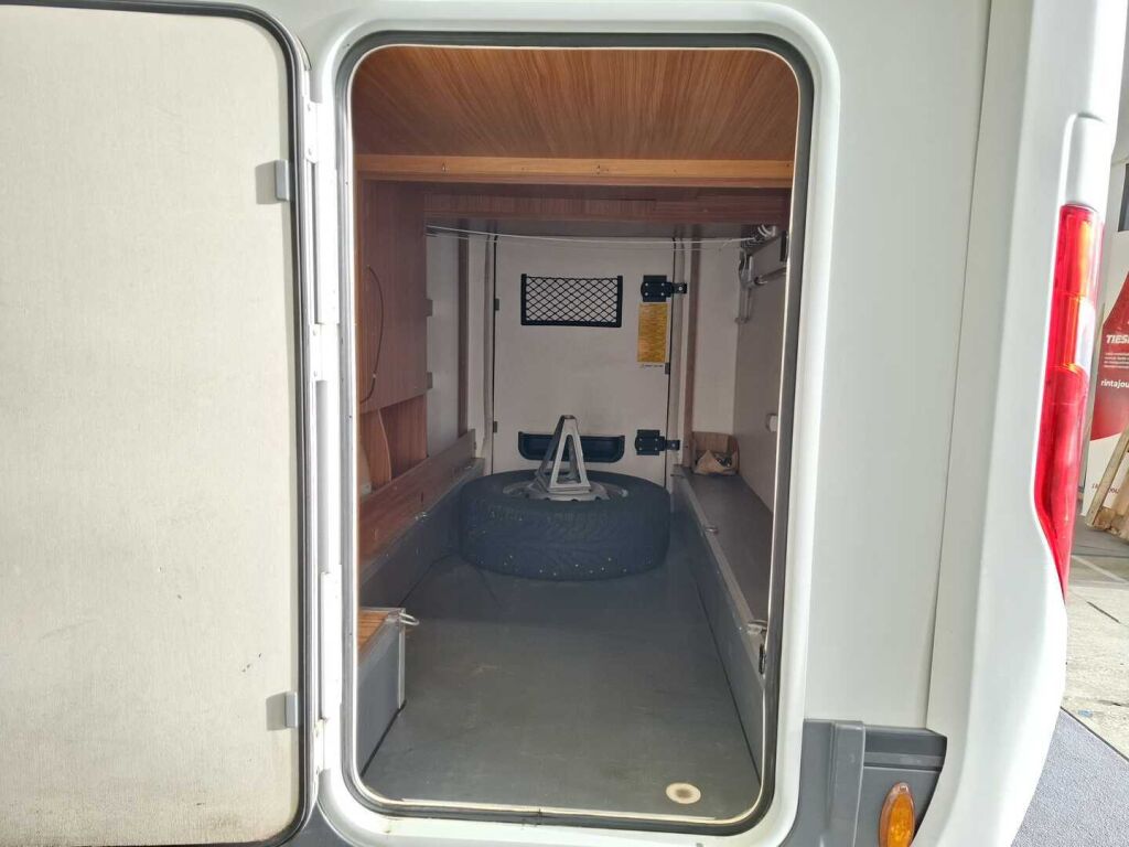 Adria Coral Plus 670 SL 2012 Valkoinen