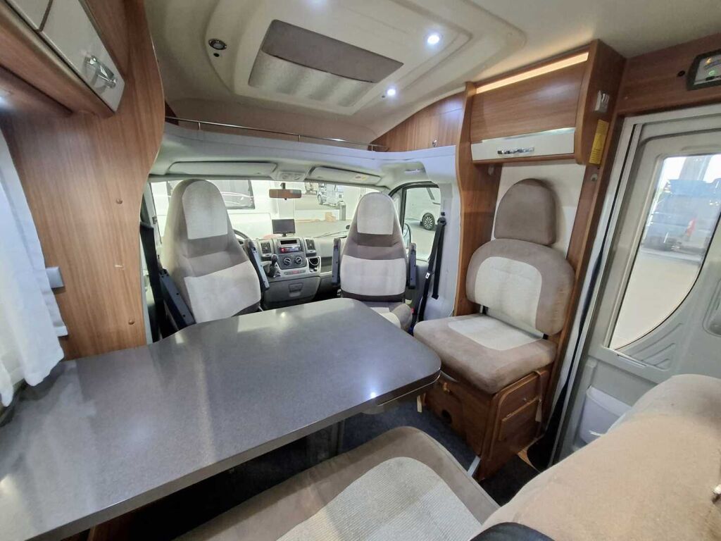 Adria Coral Plus 670 SL 2012 Valkoinen