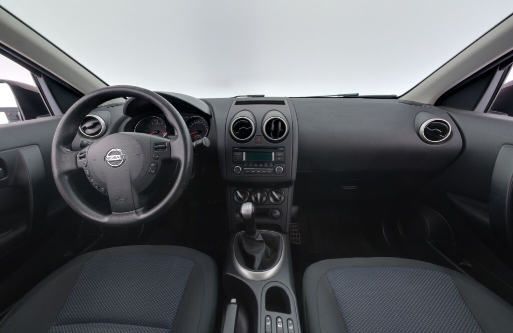 Nissan Qashqai 2012 Punainen
