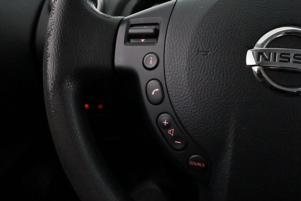 Nissan Qashqai 2012 Punainen