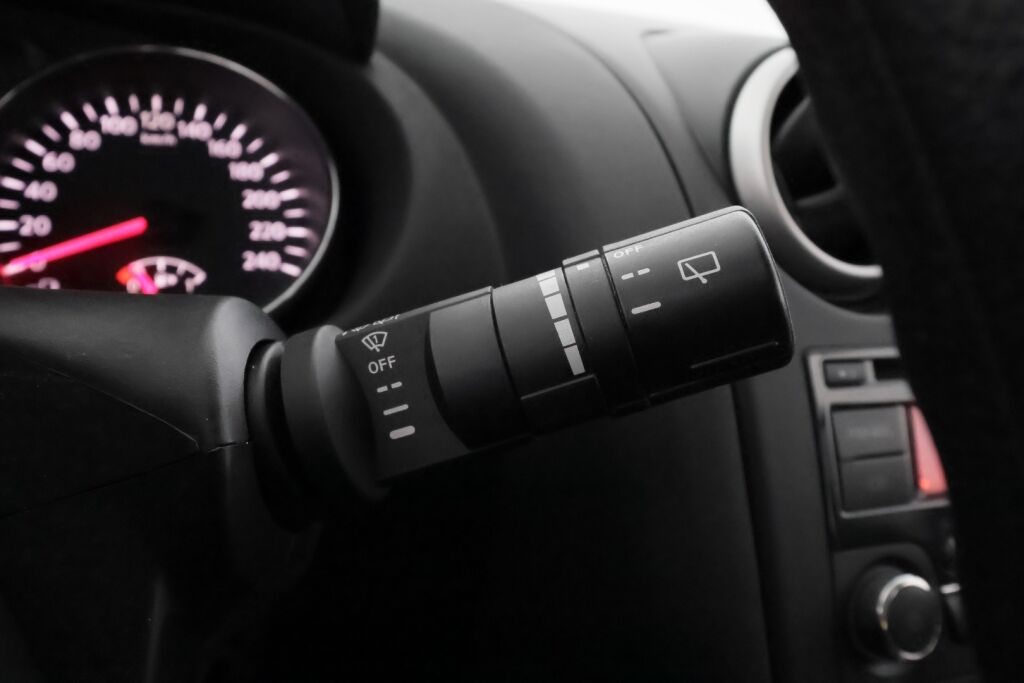 Nissan Qashqai 2012 Punainen