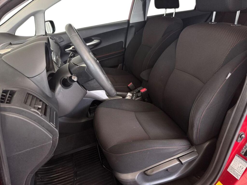 Toyota Auris 2012 Punainen